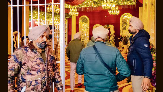 ਅੰਮ੍ਰਿਤਸਰ: ਵਿਆਹ ‘ਚ ਮਹਿਮਾਨ ਬਣ ਕੇ ਆਏ ਦੋ ਵਿਅਕਤੀਆਂ ਨੇ ‘ਆਪ’ ਸਰਪੰਚ ਦੀ ਗੋਲੀ ਮਾਰ ਕੇ ਹੱਤਿਆ ਕਰ ਦਿੱਤੀ ਹੈ
