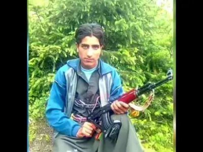 ਇੱਕ ਮਾਂ ਦੀ ਆਪਣੇ ਪੁੱਤਰ ਨੂੰ ਬੰਦੂਕ ਛੱਡ ਕੇ ਘਰ ਪਰਤਣ ਦੀ ਆਖਰੀ ਇੱਛਾ ਉਸਦੇ ਨਾਲ ਮਰ ਜਾਂਦੀ ਹੈ