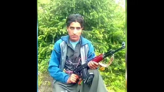 ਇੱਕ ਮਾਂ ਦੀ ਆਪਣੇ ਪੁੱਤਰ ਨੂੰ ਬੰਦੂਕ ਛੱਡ ਕੇ ਘਰ ਪਰਤਣ ਦੀ ਆਖਰੀ ਇੱਛਾ ਉਸਦੇ ਨਾਲ ਮਰ ਜਾਂਦੀ ਹੈ