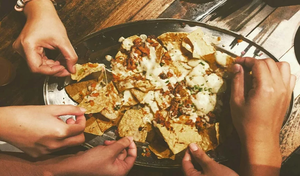 ਓਵਰਈਟਿੰਗ ਨੂੰ ਕਿਵੇਂ ਸੰਤੁਲਿਤ ਕਰੀਏ: ਜੇਕਰ ਤੁਸੀਂ ਕਿਸੇ ਪਾਰਟੀ ਵਿੱਚ ਜ਼ਿਆਦਾ ਖਾ ਲਿਆ ਹੈ ਤਾਂ ਇਹ ਉਪਾਅ ਕਰੋ