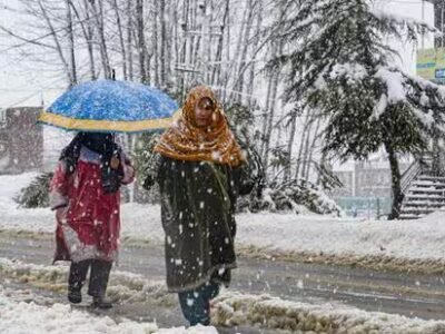 ਕਸ਼ਮੀਰ ਵਿੱਚ ਬਰਫ਼ਬਾਰੀ, ਤੇਜ਼ ਹਵਾਵਾਂ ਨੇ ਸੜਕੀ ਆਵਾਜਾਈ ਵਿੱਚ ਵਿਘਨ ਪਾਇਆ