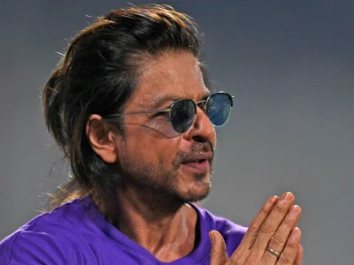 ਕੇਕੇਆਰ ਨੇ ਬੰਗਲਾਦੇਸ਼ੀ ਖਿਡਾਰੀ ਨੂੰ ਟੀਮ 'ਚ ਸ਼ਾਮਲ ਕਰਨ ਤੋਂ ਬਾਅਦ ਸ਼ਾਹਰੁਖ ਖਾਨ ਵਿਵਾਦਾਂ 'ਚ ਆ ਗਏ ਸਨ।