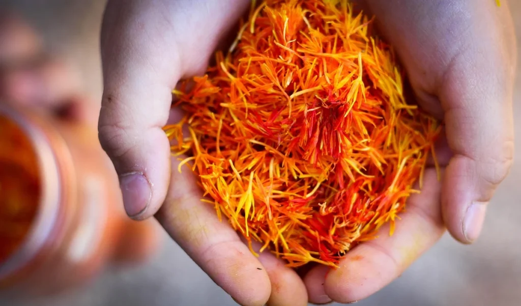 ਗਰਭ ਅਵਸਥਾ ਦੀ ਤੀਜੀ ਤਿਮਾਹੀ: ਕੇਸਰ ਮੂਡ ਸਵਿੰਗ ਅਤੇ ਨੀਂਦ ਦੀਆਂ ਸਮੱਸਿਆਵਾਂ ਲਈ ਇੱਕ ਰਾਮਬਾਣ ਹੈ।