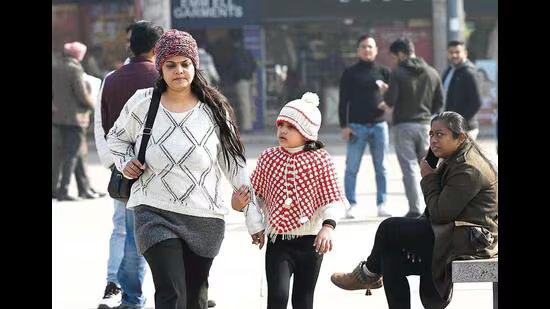 ਚੰਡੀਗੜ੍ਹ: ਤਾਪਮਾਨ 13.5 ਡਿਗਰੀ ਸੈਲਸੀਅਸ ਤੱਕ ਪਹੁੰਚ ਗਿਆ ਹੈ, ਪਰ ਠੰਡੇ ਦਿਨ ਦੇ ਹਾਲਾਤ ਜਾਰੀ ਹਨ