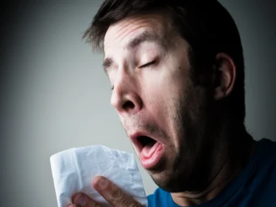 ਜ਼ੁਕਾਮ ਦੇ ਸ਼ੁਰੂਆਤੀ ਲੱਛਣ: ਜ਼ੁਕਾਮ ਅਤੇ ਖੰਘ ਦੀ ਸ਼ੁਰੂਆਤੀ ਚੇਤਾਵਨੀ, ਇਨ੍ਹਾਂ ਲੱਛਣਾਂ ਨੂੰ ਪਛਾਣੋ ਅਤੇ ਇਸ ਤਰ੍ਹਾਂ ਘਰ ਬੈਠੇ ਹੀ ਪਾਓ ਰਾਹਤ