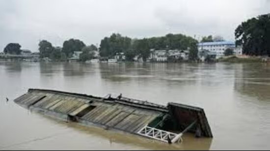 ਜੇਹਲਮ ‘ਚ 24 ਅਪ੍ਰੈਲ ਨੂੰ ਕਿਸ਼ਤੀ ਪਲਟਣ ਕਾਰਨ ਮਾਰੇ ਗਏ ਵਿਅਕਤੀ ਦੀ ਲਾਸ਼ ਬਰਾਮਦ