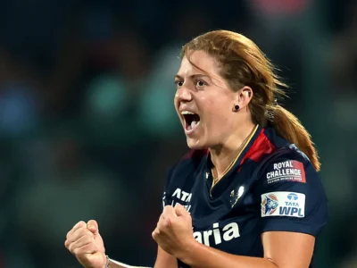 ਡੀ ਕਲਰਕ ਦੀ ਸ਼ਾਨਦਾਰ ਗੇਂਦਬਾਜ਼ੀ ਦੀ ਮਦਦ ਨਾਲ ਆਰਸੀਬੀ ਨੇ ਯੂਪੀ ਵਾਰੀਅਰਜ਼ ਨੂੰ ਅੱਠ ਵਿਕਟਾਂ 'ਤੇ 143 ਦੌੜਾਂ 'ਤੇ ਰੋਕ ਦਿੱਤਾ।