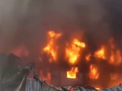 ਦਮਨ 'ਚ ਪੈਕੇਜਿੰਗ ਕੰਪਨੀਆਂ 'ਚ ਲੱਗੀ ਭਿਆਨਕ ਅੱਗ, 7 ਫਾਇਰ ਟੈਂਡਰ ਮੌਕੇ 'ਤੇ ਮੌਜੂਦ | ਵੀਡੀਓ