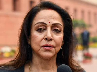 ਧਰਮਿੰਦਰ ਦੀ ਮੌਤ ਤੋਂ ਬਾਅਦ ਦਿਓਲ ਪਰਿਵਾਰ 'ਚ ਦਰਾਰ ਦੀ ਖਬਰ! ਹੇਮਾ ਮਾਲਿਨੀ ਨੇ ਆਪਣੀ ਚੁੱਪ ਤੋੜੀ, ਵੱਖ-ਵੱਖ ਪ੍ਰਾਰਥਨਾ ਸਭਾਵਾਂ 'ਤੇ ਸਪੱਸ਼ਟੀਕਰਨ ਦਿੱਤਾ