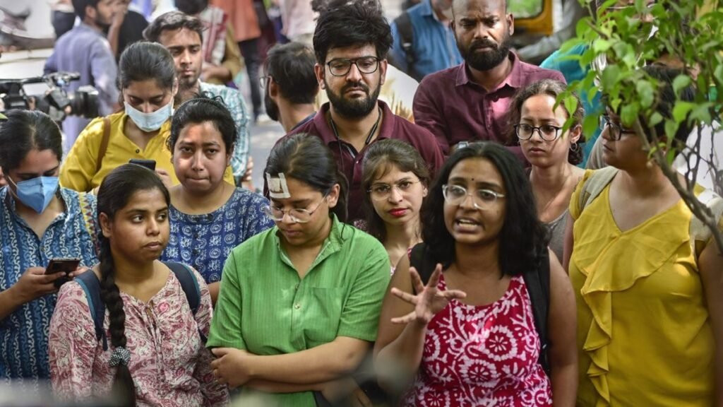 ਨਵੇਂ UGC ਨਿਯਮਾਂ ਨੂੰ ਲੈ ਕੇ ਵਿਵਾਦ: ਵਿਦਿਆਰਥੀਆਂ ਦੇ ਵਿਰੋਧ ਦੇ ਤਿੱਖੇ ਹੋਣ ‘ਤੇ ਸਰਕਾਰ ਨੇ ਕਾਨੂੰਨੀ ਮਾਹਿਰਾਂ ਨਾਲ ਸਲਾਹ ਕੀਤੀ; ਹੁਣ ਤੱਕ ਦੇ ਮੁੱਖ ਵੇਰਵੇ