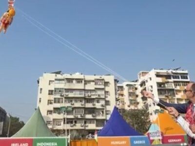 ਪ੍ਰਧਾਨ ਮੰਤਰੀ ਮੋਦੀ, ਜਰਮਨ ਚਾਂਸਲਰ ਮਰਜ਼ ਅਹਿਮਦਾਬਾਦ ਵਿੱਚ ਭਗਵਾਨ ਹਨੂੰਮਾਨ ਨੂੰ ਦਰਸਾਉਂਦੇ ਹੋਏ ਪਤੰਗ ਉਡਾਉਂਦੇ ਹੋਏ | ਵੀਡੀਓ ਦੇਖੋ