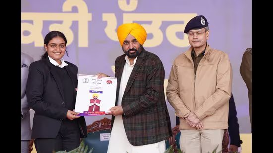 ਪੰਜਾਬ ਦੇ ਮੁੱਖ ਮੰਤਰੀ ਨੇ 1746 ਨਵੇਂ ਭਰਤੀ ਕਾਂਸਟੇਬਲਾਂ ਨੂੰ ਨਿਯੁਕਤੀ ਪੱਤਰ ਸੌਂਪੇ