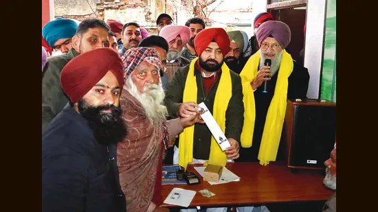 ਪੰਜਾਬ ਦੇ ਮੰਤਰੀਆਂ ਨੇ ਮੁਖ ਮੰਤਰੀ ਸਿਹਤ ਯੋਜਨਾ ਨੂੰ ਸ਼ੁਰੂ ਕਰਨ ਲਈ ਮੈਦਾਨ ‘ਚ ਉਤਾਰਿਆ