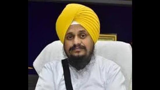 ਫੰਡ ਦੀ ਕਮੀ ਦਾ ਸਾਹਮਣਾ ਕਰ ਰਹੇ ਅਕਾਲੀ ਧੜੇ ਨੇ ਸਾਬਕਾ ਸੰਸਦ ਮੈਂਬਰਾਂ ਤੋਂ 25-25 ਹਜ਼ਾਰ ਰੁਪਏ ਮੰਗੇ ਹਨ