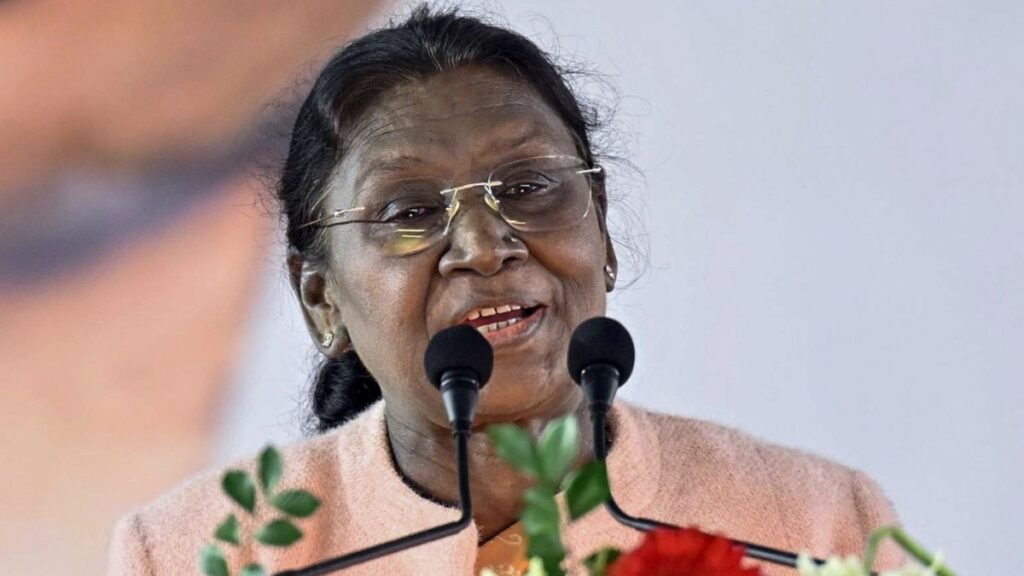 ‘ਭਾਰਤੀ ਸੰਵਿਧਾਨ ਦੁਨੀਆ ਦੇ ਸਭ ਤੋਂ ਵੱਡੇ ਗਣਰਾਜ ਦਾ ਬੁਨਿਆਦੀ ਦਸਤਾਵੇਜ਼’: ਆਰ-ਡੇਅ ਦੀ ਸ਼ਾਮ ‘ਤੇ ਰਾਸ਼ਟਰਪਤੀ ਮੁਰਮੂ