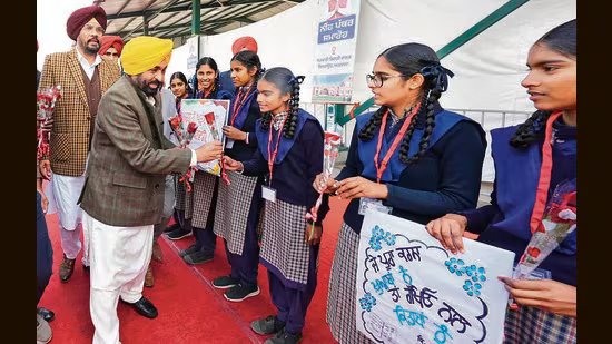 ਮਾਨ ਨੇ ਕਾਂਗਰਸ, ਅਕਾਲੀ ਦਲ ਅਤੇ ਭਾਜਪਾ ਨੂੰ ਪੰਜਾਬ ਵਿੱਚੋਂ ਨੌਜਵਾਨਾਂ ਦੇ ਪਲਾਇਨ ਲਈ ਜ਼ਿੰਮੇਵਾਰ ਠਹਿਰਾਇਆ