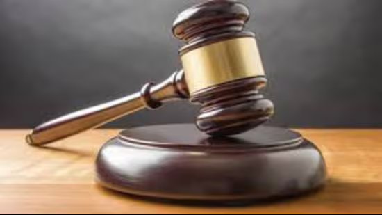 ਮੁੱਖ ਮੰਤਰੀ ਦੇ ਹੈਲੀਕਾਪਟਰ ਦੀ ਵਰਤੋਂ ‘ਤੇ ਸੋਸ਼ਲ ਮੀਡੀਆ ਪੋਸਟਾਂ: ਹਾਈਕੋਰਟ ਨੇ ਕਾਰਕੁਨ, ਲੇਖਕਾਂ ਵਿਰੁੱਧ ਐਫਆਈਆਰ ਦੀ ਕਾਰਵਾਈ ‘ਤੇ ਰੋਕ ਲਗਾਈ