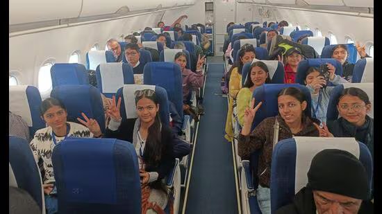 ਰਾਸ਼ਟਰੀ ਅਵਿਸ਼ਕਾਰ ਅਭਿਆਨ: ਫਿਰੋਜ਼ਪੁਰ ਦੇ 15 ਚੋਟੀ ਦੇ ਖਿਡਾਰੀ ਸਰਕਾਰੀ ਫੰਡ ਪ੍ਰਾਪਤ ਐਕਸਪੋਜਰ ਯਾਤਰਾ ‘ਤੇ ਅਹਿਮਦਾਬਾਦ ਲਈ ਰਵਾਨਾ ਹੋਏ