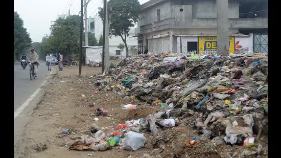 ਲੁਧਿਆਣਾ: ਕੋਈ ਸਬਕ ਨਹੀਂ ਸਿੱਖਿਆ: ਇੱਥੋਂ ਤੱਕ ਕਿ ਮਾੜੇ ਸਵੱਛ ਸਰਵੇਖਣ ਸਕੋਰ ਵੀ ਕਾਰਵਾਈ ਨੂੰ ਉਤਸ਼ਾਹਿਤ ਨਹੀਂ ਕਰਦੇ ਕਿਉਂਕਿ MC ਨੇ ਅਜੇ ਤੱਕ ਕੂੜਾ ਚੁੱਕਣ ਵਿੱਚ ਪਾੜੇ ਨੂੰ ਪੂਰਾ ਕਰਨਾ ਹੈ