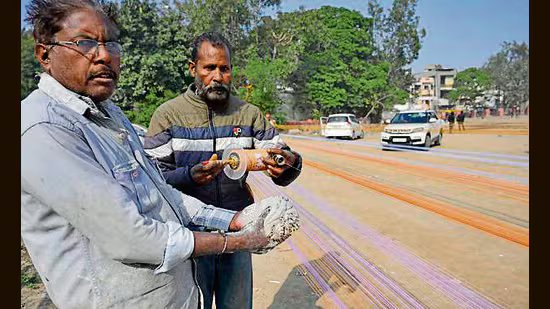 ਲੁਧਿਆਣਾ: ਦਰੇਸੀ ਕਾਰੀਗਰ ਪਲਾਸਟਿਕ ਦੀਆਂ ਤਾਰਾਂ ਦੇ ਬੂਮ ਵਿੱਚ ਰਵਾਇਤੀ ਮਾਂਝੇ ਨੂੰ ਕਾਇਮ ਰੱਖਦੇ ਹਨ