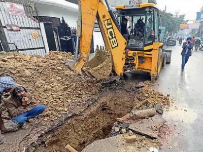 ਲੁਧਿਆਣਾ: ਮਾਡਲ ਟਾਊਨ ਰੋਡ ਦੇ ਗੁਫਾ-ਇੰਨਾ ਕਾਰਨ ਆਵਾਜਾਈ ਠੱਪ