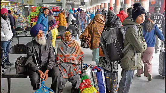 ਲੁਧਿਆਣਾ: ਯਾਤਰੀਆਂ ਦਾ ਕਹਿਣਾ ਹੈ ਕਿ ਬੱਸਾਂ ਲੈਣ ਲਈ ਘੰਟਿਆਂਬੱਧੀ ਉਡੀਕ ਕਰਨੀ ਪਈ