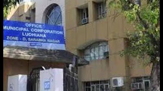 ਲੁਧਿਆਣਾ: ਵਿਰੋਧੀ ਧਿਰ ਦੇ ਕੌਂਸਲਰਾਂ ਨੇ ਜ਼ਿਲ੍ਹੇ ਵਿੱਚ ਸਫ਼ਾਈ ਕਰਮਚਾਰੀਆਂ ਦੇ ‘ਮਨਮਾਨੇ’ ਤਬਾਦਲਿਆਂ ਦਾ ਵਿਰੋਧ ਕੀਤਾ