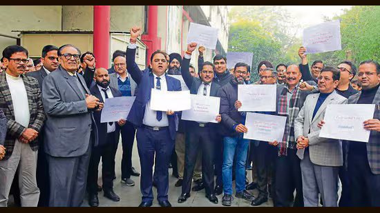 ਲੁਧਿਆਣਾ: ਸੀਏ ਫਰਮ ‘ਤੇ ‘ਗੈਰ-ਕਾਨੂੰਨੀ’ ਪੁਲਿਸ ਦੀ ਤਲਾਸ਼ੀ ਨੂੰ ਲੈ ਕੇ ਟੈਕਸ ਪੇਸ਼ੇਵਰ ਸੜਕਾਂ ‘ਤੇ ਉੱਤਰੇ