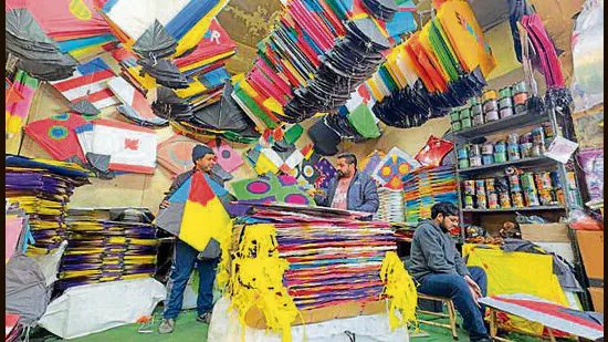 ਲੋਹੜੀ ਤੋਂ ਪਹਿਲਾਂ ਲੁਧਿਆਣੇ ਦਾ ਅਸਮਾਨ ਰੰਗ ਬਿਰੰਗੀਆਂ ਪਤੰਗਾਂ ਨਾਲ ਗੂੰਜਦਾ ਹੈ