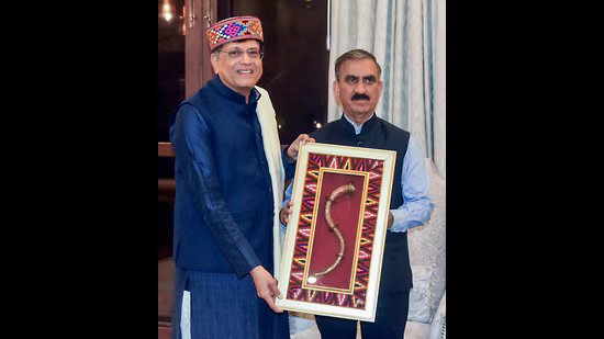 ਸੁੱਖੂ ਨੇ ਕੇਂਦਰੀ ਮੰਤਰੀ ਗੋਇਲ ਨਾਲ ਮੁਲਾਕਾਤ ਕੀਤੀ, ਪੀਕ ਸੀਜ਼ਨ ਦੌਰਾਨ ਸੇਬ ਦੀ ਦਰਾਮਦ ‘ਤੇ ਪਾਬੰਦੀ ਦੀ ਅਪੀਲ ਕੀਤੀ