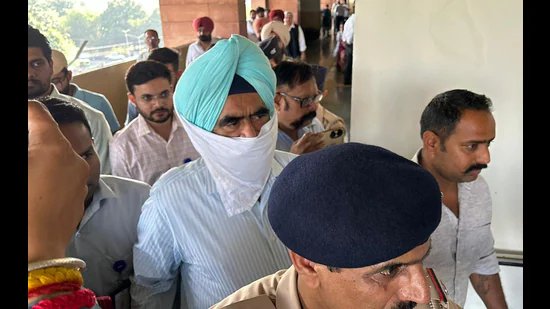 ਹੁਣ ਮੁਅੱਤਲ ਡੀਆਈਜੀ ਭੁੱਲਰ ਨੇ ਭ੍ਰਿਸ਼ਟਾਚਾਰ ਦੇ ਮਾਮਲੇ ਵਿੱਚ ਜ਼ਮਾਨਤ ਲਈ ਹਾਈਕੋਰਟ ਦਾ ਦਰਵਾਜ਼ਾ ਖੜਕਾਇਆ ਹੈ