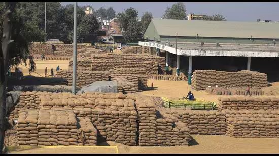 2 ਕਰੋੜ ਰੁਪਏ ਦੇ ਝੋਨਾ ਘੁਟਾਲੇ ‘ਚ ਮਿੱਲਰ, ਸੇਵਾਮੁਕਤ ਇੰਸਪੈਕਟਰ ਨੂੰ 5 ਸਾਲ ਦੀ ਕੈਦ