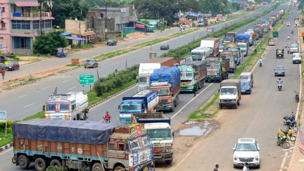 ਅੱਜ ਭਾਰਤ ਬੰਦ: ਟਰੇਡ ਯੂਨੀਅਨਾਂ, SKM ਨੇ ਲੇਬਰ ਕੋਡ ਅਤੇ ਭਾਰਤ-ਅਮਰੀਕਾ ਡੀਲ ਦੇ ਖਿਲਾਫ ਪ੍ਰਦਰਸ਼ਨ ਸ਼ੁਰੂ ਕੀਤਾ