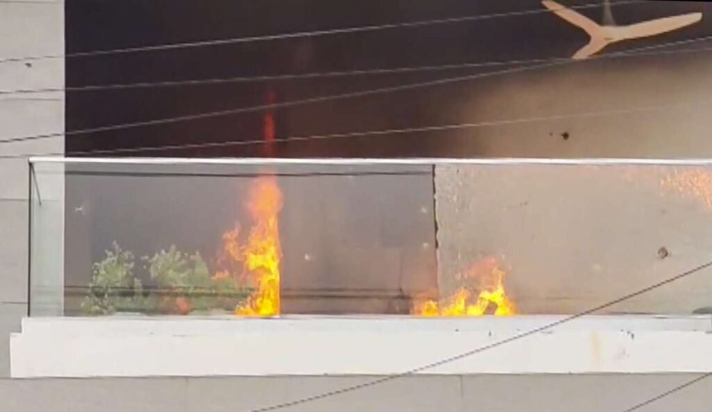 ਆਂਧਰਾ: ਹਿੰਸਾ ਦੌਰਾਨ YSRCP ਨੇਤਾ ਜੋਗੀ ਰਮੇਸ਼ ਦੇ ਘਰ ਨੂੰ ਅੱਗ, ਜਗਨ ਮੋਹਨ ਰੈੱਡੀ ਨੇ ਚੰਦਰਬਾਬੂ ‘ਤੇ ਲਗਾਇਆ ਦੋਸ਼