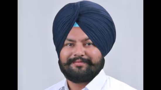 ‘ਆਪ’ ਵਿਧਾਇਕ ਦੇ ਦੋਸ਼ੀ ਠਹਿਰਾਏ ਜਾਣ ਤੋਂ ਬਾਅਦ, ਖਡੂਰ ਸਾਹਿਬ ਸੀਟ ਖਾਲੀ ਘੋਸ਼ਿਤ ਕਰਨ ਦੀ ਮੰਗ ਕਰਨ ਵਾਲੀ ਪਟੀਸ਼ਨ ‘ਤੇ ਪੰਜਾਬ ਨੂੰ ਹਾਈਕੋਰਟ ਦਾ ਨੋਟਿਸ