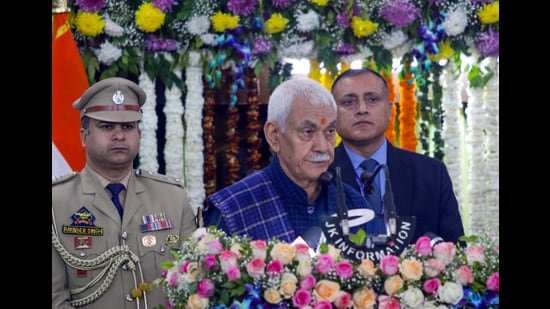 ਐਲਜੀ ਦਾ ਕਹਿਣਾ ਹੈ ਕਿ ਪਿਛਲੇ ਸਾਲ ਸੁਰੱਖਿਆ ਮੁੱਦਿਆਂ, ਆਫ਼ਤਾਂ ਦੇ ਬਾਵਜੂਦ ਜੰਮੂ-ਕਸ਼ਮੀਰ ਵਿੱਚ 1.78 ਕਰੋੜ ਸੈਲਾਨੀ ਆਏ