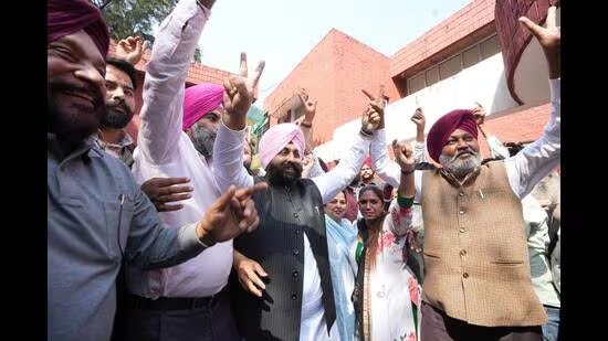 ਕੇਜਰੀਵਾਲ, ਸਿਸੋਦੀਆ ਨੂੰ ਕਲੀਨ ਚਿੱਟ: ਪੰਜਾਬ ‘ਆਪ’ ਆਗੂਆਂ ਨੇ ਫੈਸਲੇ ਦੀ ਸ਼ਲਾਘਾ ਕੀਤੀ