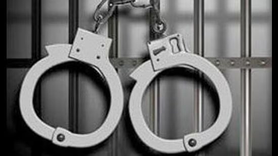 ਚੰਡੀਗੜ੍ਹ: ਕੈਸ਼ ਬ੍ਰਾਂਚ ‘ਚ 13 ਲੱਖ ਦੀ ਚੋਰੀ ਦੇ ਦੋਸ਼ ‘ਚ ਸੀਟੀਯੂ ਦੇ ਸਬ-ਇੰਸਪੈਕਟਰ ਸਮੇਤ 2 ਕਾਬੂ