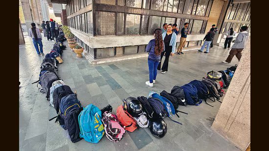 ਚੰਡੀਗੜ੍ਹ: ਸੈਕਟਰ-34 ਦੀ ਲਾਇਬ੍ਰੇਰੀ ਵਿੱਚ ਹਰ ਮਿੰਟ ਪੜ੍ਹਨ ਲਈ ਥਾਂ ਦੀ ਦੌੜ ਵਿੱਚ ਗਿਣਿਆ ਜਾਂਦਾ ਹੈ