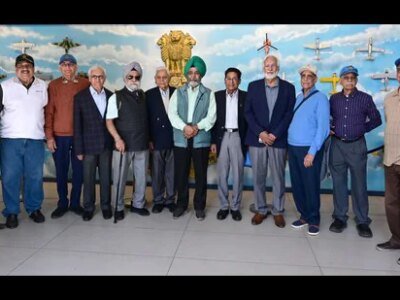 ਜਦੋਂ ਯਾਦਾਂ ਨੇ ਉਡਾਣ ਭਰੀ: 'ਪੈਕੇਟ' ਦੇ ਸਾਬਕਾ ਫੌਜੀ ਮੁੜ ਇਕੱਠੇ ਹੋਏ, ਦਹਾਕਿਆਂ ਦੀ ਹਿੰਮਤ ਅਤੇ ਦੋਸਤੀ ਵੱਲ ਮੁੜੇ