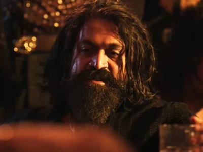 ਜ਼ਹਿਰੀਲਾ ਟੀਜ਼ਰ ਬਾਹਰ | ਪ੍ਰਸਿੱਧੀ ਦਾ ਖੌਫਨਾਕ ਅਵਤਾਰ! 'ਟੌਕਸਿਕ' ਦੇ ਟੀਜ਼ਰ 'ਚ ਜ਼ਬਰਦਸਤ ਪੰਚਾਂ ਅਤੇ ਖੂਨ-ਖਰਾਬੇ ਨਾਲ ਨਜ਼ਰ ਆਈ KGF ਸਟਾਰ ਦੀ ਵਾਲ ਉਭਾਰਨ ਵਾਲੀ ਵਾਪਸੀ