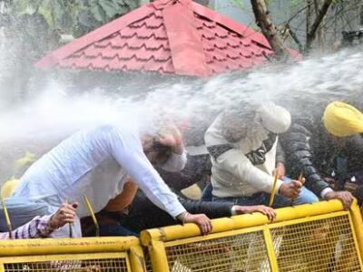 'ਜਾਤੀਵਾਦ' ਵਿਵਾਦ: 'ਆਪ' ਵੱਲੋਂ ਬਾਜਵਾ ਦੀ ਟਿੱਪਣੀ ਦੇ ਵਿਰੋਧ 'ਚ ਚੰਡੀਗੜ੍ਹ ਪੁਲਿਸ ਨੇ ਜਲ ਤੋਪਾਂ ਦੀ ਵਰਤੋਂ ਕੀਤੀ