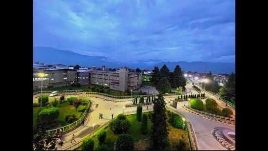 ਜੰਮੂ-ਕਸ਼ਮੀਰ ਵਿੱਚ ਮੈਡੀਕਲ ਸਿੱਖਿਆ ਨੂੰ ਵੱਡਾ ਹੁਲਾਰਾ; NMC ਨੇ 24 ਸੁਪਰ-ਸਪੈਸ਼ਲਿਟੀ ਪੀਜੀ ਸੀਟਾਂ ਨੂੰ ਮਨਜ਼ੂਰੀ ਦਿੱਤੀ