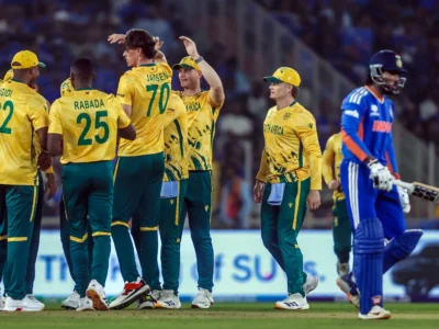 ਟੀ-20 ਵਰਲਡ ਕੱਪ 'ਚ ਹਾਰ ਕਾਰਨ ਟੀਮ ਇੰਡੀਆ 'ਚ ਰੌਲਾ, ਤਿਲਕ ਵਰਮਾ ਬਾਹਰ, ਪਲੇਇੰਗ ਇਲੈਵਨ 'ਚ ਹੋਵੇਗਾ ਵੱਡਾ ਬਦਲਾਅ?