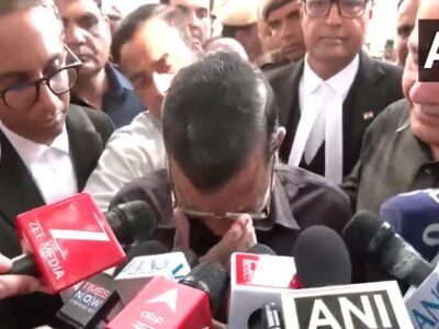 ਦਿੱਲੀ ਸ਼ਰਾਬ ਨੀਤੀ ਮਾਮਲੇ 'ਚ ਅਦਾਲਤ ਵੱਲੋਂ ਬਰਖ਼ਾਸਤ ਕੀਤੇ ਜਾਣ ਤੋਂ ਬਾਅਦ ਅਰਵਿੰਦ ਕੇਜਰੀਵਾਲ ਟੁੱਟ ਗਿਆ, ਕਿਹਾ ਕਿ ਉਹ 'ਕੱਟੜ ਇਮਾਨਦਾਰ' ਹਨ।