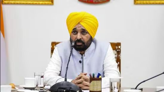 ਨਸ਼ਿਆਂ, ਗੈਂਗਸਟਰਾਂ ਨੂੰ ਆਖ਼ਰੀ ਝਟਕਾ: ਪੰਜਾਬ ਦੇ ਮੁੱਖ ਮੰਤਰੀ ਨੇ ਪੁਲਿਸ ਨੂੰ ਸਖ਼ਤ ਕਾਰਵਾਈ ਕਰਨ ਲਈ ਕਿਹਾ