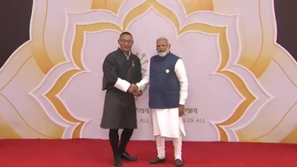 ਪ੍ਰਧਾਨ ਮੰਤਰੀ ਮੋਦੀ ਨੇ ਭਾਰਤ AI ਇਮਪੈਕਟ ਸਮਿਟ ਦੌਰਾਨ ਭਾਰਤ ਮੰਡਪਮ ਵਿਖੇ ਵਿਸ਼ਵ ਨੇਤਾਵਾਂ ਦਾ ਸਵਾਗਤ ਕੀਤਾ | ਵੀਡੀਓ