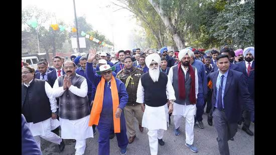 ਪੰਜਾਬ ਦੇ ਰਾਜਪਾਲ ਦੇ ਨਸ਼ਿਆਂ ਵਿਰੁੱਧ ਮਾਰਚ ਨੇ ਸਿਆਸੀ ਵਿਵਾਦ ਛੇੜ ਦਿੱਤਾ ਹੈ