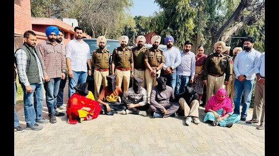 ਪੰਜਾਬ: ਪਾਕਿ ਸਮਰਥਿਤ ਡਰੱਗ ਗਿਰੋਹ ਦਾ ਪਰਦਾਫਾਸ਼, ਜਵਾਨ, ਬਰਖਾਸਤ ਪੁਲਿਸ ਸਮੇਤ 6 ਗ੍ਰਿਫਤਾਰ