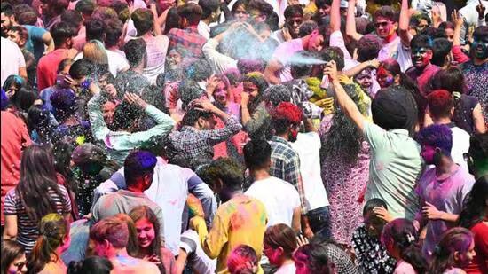 ਪੰਜਾਬ ਯੂਨੀਵਰਸਿਟੀ ਨੇ ਵਿਦਿਆਰਥੀ ਕੇਂਦਰ ‘ਚ ਹੋਲੀ ਮਨਾਉਣ ‘ਤੇ ਲਗਾਈ ਪਾਬੰਦੀ